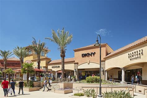 palm springs outlet mall.